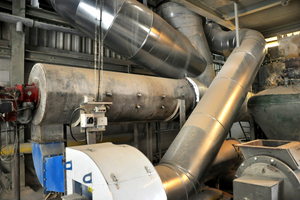  4 	Heißgaserzeuger von Gebr. Pfeiffer mit neuem Mischluft-Ventilator nach den Umbauten der Schritte 1 und 2 