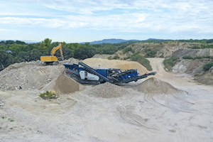  2	MOBIREX MR 110i EVO2 in recycling operation in Pernes-les-Fontaines 