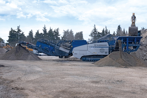  3	MOBIREX MR 110i EVO2 from Kleemann, configured with double-deck post screening unit and wind sifter in concrete recycling in Monteux 