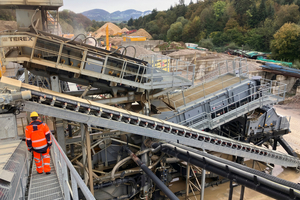  2	The large 3-deck washing screen for pre-cleaning and classification of the fractions 