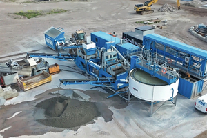  1	AC Material verarbeitet mit der Recyclinganlage von CDE bis zu 100&nbsp;t/h zerkleinerten Beton und andere Bau- und Abbruchabfälle  