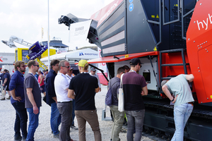  2 	Großes Interesse für das intelligente Bedienkonzept der 600-t/h-Prallbrechers REMAX 600 