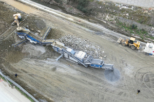  2	Plant train consisting of MOBIREX MR 130i EVO2 and MOBISCREEN MSS&nbsp;802i&nbsp;EVO during material processing for concrete production and road substructures 