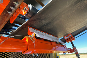  3	The mounting assembly firmly secures the secondary cleaner to the stringer 