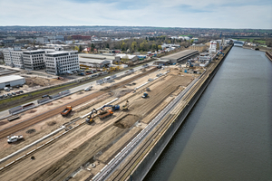  2	A state-of-the art TrailerPort for rail-road transshipment is currently under construction at the Dresden-Friedrichstadt port facilities 