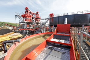  6	The CDE static screen on the recycled water circuit also suits the overburden feed material 