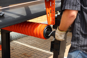  6 	This roller tracker uses a unique ribbed lagging made of durable polyurethane to increase performance 