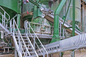  Another SMR 10/10/4 reversible SBM impact crusher at the foot of the silo building can be used to efficiently crush aggregates from silos 1 – 8, ensuring the availability of the full product range 