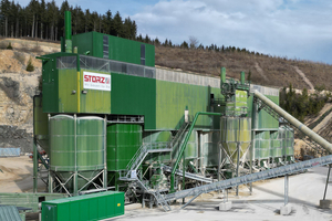  The screening line with a total of 10&nbsp;delivery silos – one of which has been renewed – and the new dry sand preparation plant (part of the building at the back left) has also been largely retained 