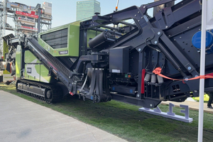  1	The F12 impresses with its high reduction capacity and innovative features such as the active double-decker pre-screen 