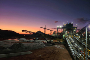  1 	Blick auf den Produktionsstandort von Pilbara Minerals in Westaustralien 