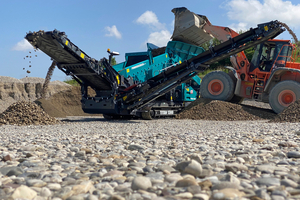  3 	Powerscreen Warrior- und Titan-Siebanlagen (im Bild) wurden von deutschen Kunden eingesetzt, um die komplexen Anforderungen der sich entwickelnden deutschen Recyclingindustrie zu erfüllen 