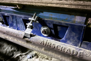  2	Nach der Installation des AirScrape wurden Staub und Verschüttungen um 95 % reduziert 