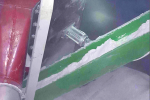   1	At a depth of 700 m, the ePKL reliably removes salt residues from chutes in the salt mine 