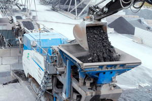  2 	Die MOBIREX MR 110 EVO2 hält der extrem abrasiven Schlacke stand 