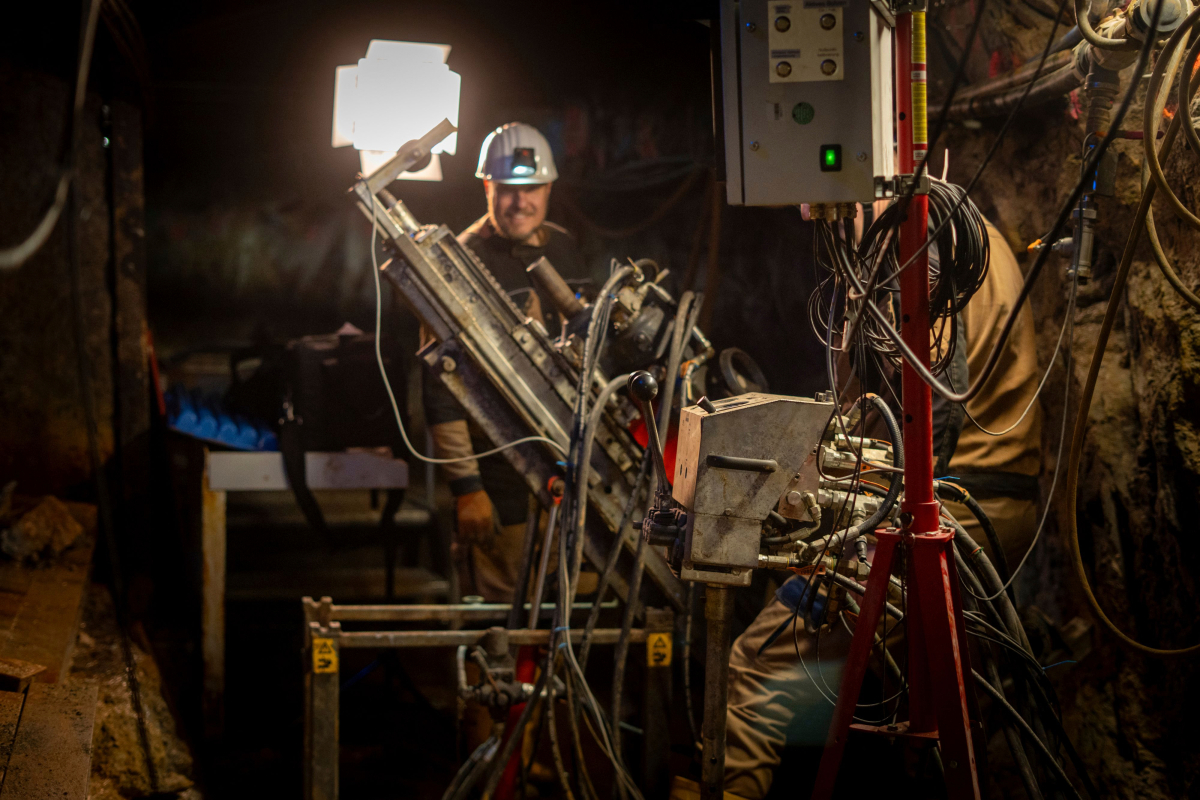 Digitizing Drilling Rig Intelligent drilling rig for the digitalised mining of the future - AT ...
