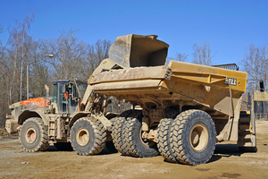  7 	Leistung im Paket: Als Teil der Kiesel-Systemlösung ist der Bell B45E 4x4 auch auf den 4,5-m³-Großradlader Hitachi ZW310 sehr gut abgestimmt 