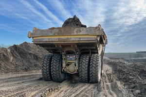  1 	Bei der Abraumkampagne 2025 der Ostrauer Kalkwerke überzeugte der Bell B45E 4x4 mit guter Performance auf schwierigstem Terrain 