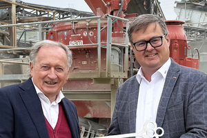  9 	Moosleitner-Seniorchef Matthias Moosleitner und SBM Regional-Vertriebsleiter Mario Schweizer 