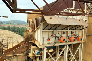  1 	Ungeplante Ausfallzeiten beim Transport von Rohmaterial vom Bergwerk zur Verarbeitung können die Sicherheit beeinträchtigen und die Betriebskosten erhöhen  