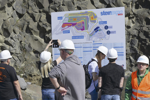  Alles im Blick: Eine Übersichtstafel am Messegelände-Eingang führt alle teilnehmenden Quarry-Vision-Aussteller inkl. Kurzbeschreibung der Innovationen auf 