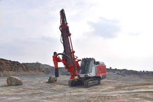  4 	Die Pantera™ DP1500i positioniert sich für den Bohrbeginn 