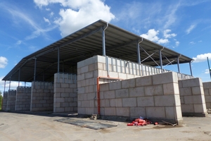  Überdachte Lagerboxen für die Sortierfraktionen  