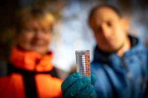  In mehreren Stufen reinigt die Pilotanlage das kontaminierte Sickerwasser durch eine Kombination (mikro-)biologischer und chemischer Verfahren 