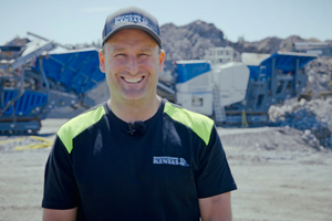  	Freddie Erickson, co-owner of Kentas Last &amp; Schakt AB, is convinced: The switch to fully electric operation of the Kleemann plant train was an economically sound decision 