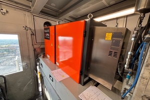  2 	Der MopaLIBS-Sensor ist über dem Förderband für das angelieferte Material montiert 