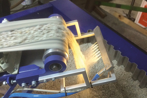  	Detail of the trade fair model: misting at the belt discharge 