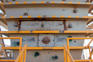  	Hammering on the outside of a hopper is rarely a long-term solution to materials clogging in hoppers and other containers 