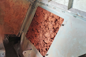 	Due to its high moisture content, the bauxite material is sticky and prone to buildup 