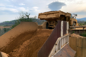  	Loading of a hopper silo 