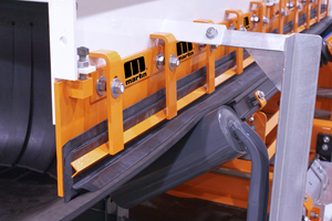  	The raised skirtboard allows room for the external wearliner to perform its function and be changed easily from outside the system 