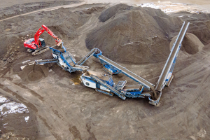  	The Kleemann plant train here consists of a MOBISCREEN MSS 502 EVO scalper, a MOBIREX MR 100 NEO impact crusher and two MOBIBELT stackers 