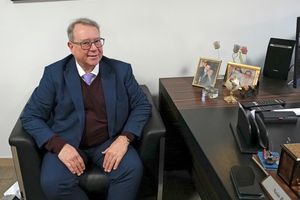  	Dietmar Alber visits long-standing Hosokawa Alpine customers on his farewell tour ahead of retirement 