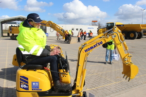  The batteries of the PC01E-2 and PC05E-1 electric mini excavators can be charged using standard household outlets 