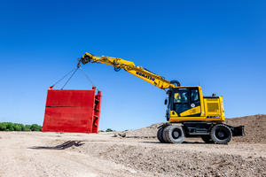  PW148 11 and PW190 11: Two new mobile excavator models are available with all-wheel steering upon request 