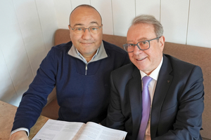  Seit Mitte der 1990er Jahre ist Dietmar Alber der Ansprechpartner von Hosokawa Alpine für Ahmet Örgücü und Erciyes Kireç 