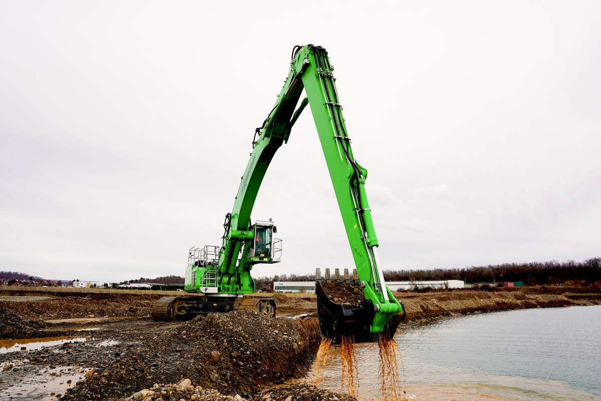 Gravel plant relies on SENNEBOGEN material handler - AT Minerals