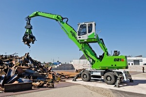  10 Auf dem hauseigenen Schrottplatz können Kunden die unterschiedlichen Umschlagmaschinen testen • Customers can experience for themselves a variety of material handling machines on the firm’s own scrapyard 