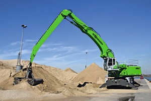  Spaansen handles sand with a new SENNEBOGEN 850 E-Series in Ijmuiden, the Netherlands 