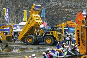  1	Die Gemeinschafts-Demo ist regelmäßig ein besonderer Anzieh­ungspunkt der steinexpo 