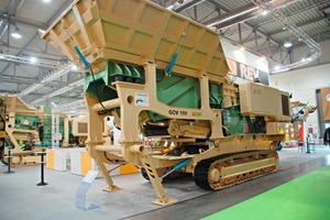  1	Raupenmobiler Brecher • Track-mounted crusher 