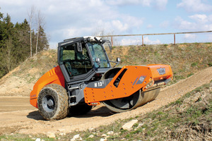  3 The H-series compactors from Hamm offer maximum compaction, excellent off-road mobility, comfortable conditions for the operator and advanced engine technology in line with EU IIIB / Tier 4i 