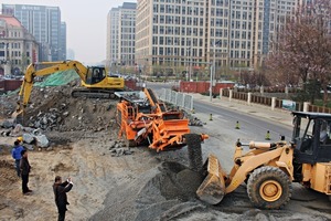  3	Das Potential für Rockster ist beachtlich – rund 40 Mio. Tonnen Bauschutt könnten allein in Peking aufbereitet werdenThe potential for the Rockster is formidable – around 40 million tonnes building waste can be recycled in Beijing alone 