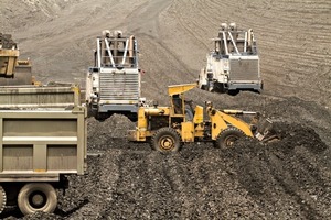  2 Durch die Schwadenlegung der Wirtgen Surface Miner kann minderwertige Kohlequalität besser erkannt und aussortiert werden • Thanks to windrowing, lower-quality coal can be detected and rejected more efficiently by the Wirtgen surface miner 