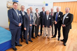  1 Die Organisatoren hatten hochkarätige Referenten eingeladen (v.l.n.r.): Dr. Jens Nissen, Bayerngas GmbH; Dr. Wolfgang Krüger, Hauptgeschäfts­führer der IHK Cottbus; Dr.-Ing. Steffen Wiedenfeld, UVMB-Hauptgeschäftsführer; Thomas Weber, Cemex Zement GmbH; Prof. Dr. Bernd Dammert, Kanzlei Rechtsanwälte Dr. Dammert &amp; Steinforth; Uwe Grosser, Vattenfall Europe Mining &amp; Generation AG; Thorsten Schroschk, Landesamt für Bergbau, Geologie und Rohstoffe; Bert Vulpius, UVMB-Geschäftsführer; Michael Basten, Hauptgeschäftsführer des Bundesverbandes Baustoffe-Steine und Erden; Hans-Georg Thiem, Präsident des Landesamtes für Bergbau, Geologie und Rohstoffe 