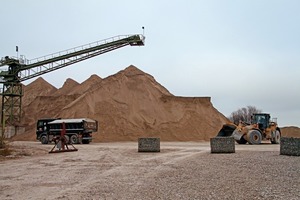  5 Sandhalde am alten Standort • Sand stockpile at the old site 